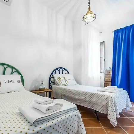 Sleeps 6 Pool Air Con Wifi * Specchiolla