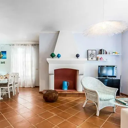 Sleeps 6 Pool Air Con Wifi *