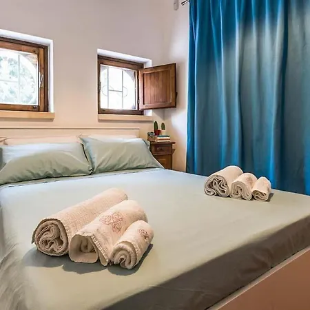Sleeps 6 Pool Air Con Wifi Willa Specchiolla